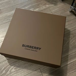 Burberry shoe box